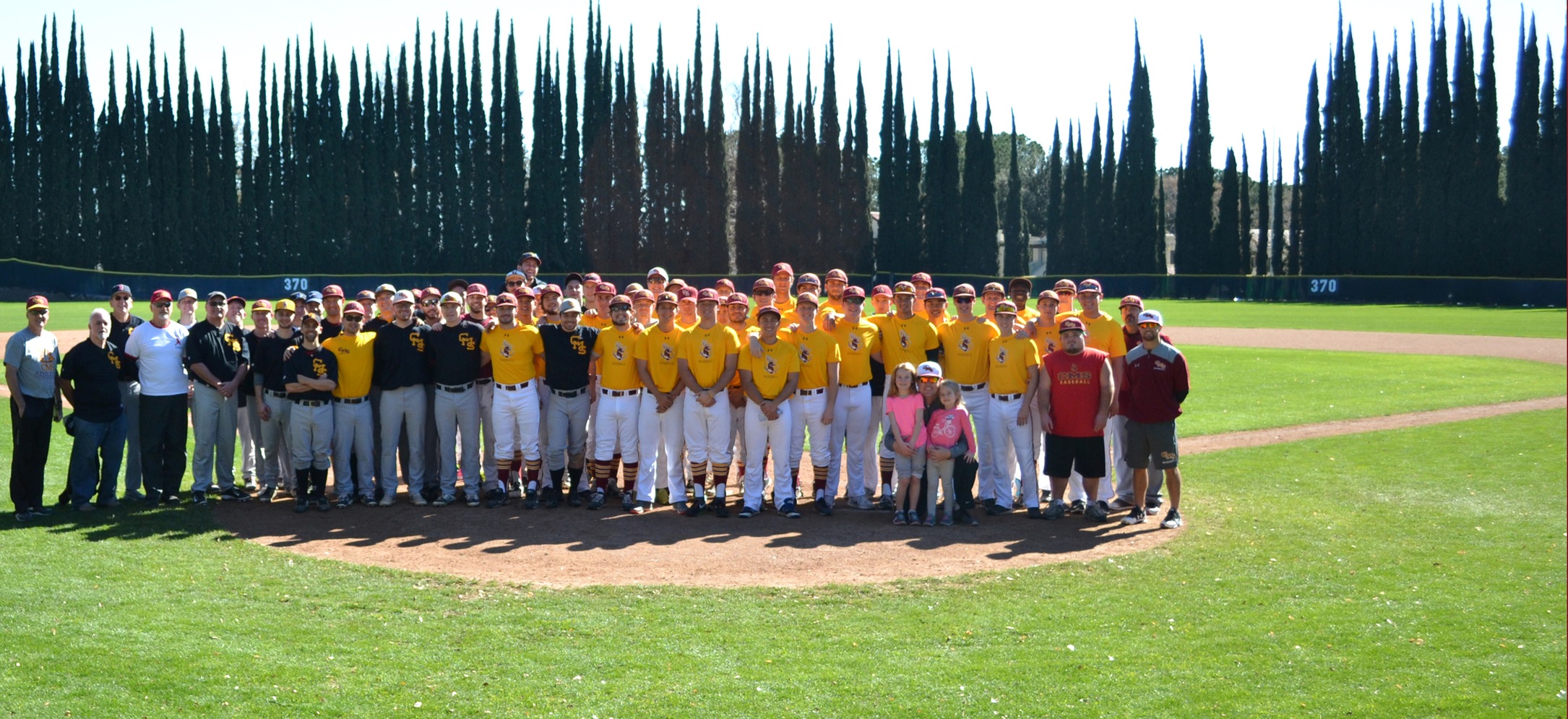 Baseball alumni play in honor of the Arces