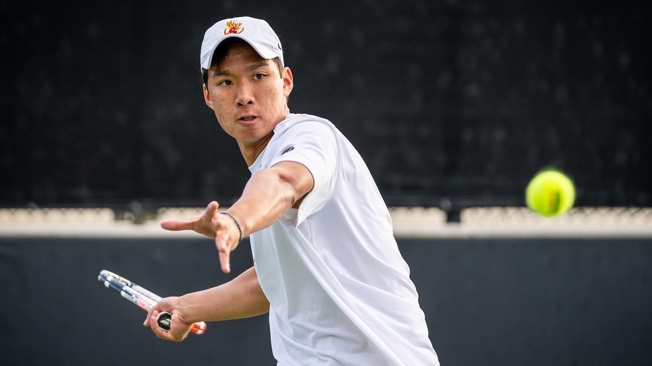 Warren Pham earned a 6-1, 6-0 win for the first singles point (photo by Sang Vu)