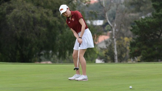 Mira Yoo putts on the 9th hole of SCIAC Tournament No. 1 