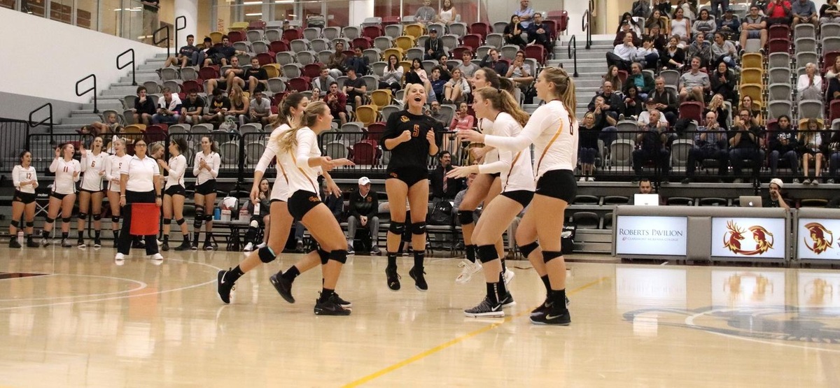 CMS Volleyball Outlasts La Verne 3-1 to Advance to SCIAC Finals
