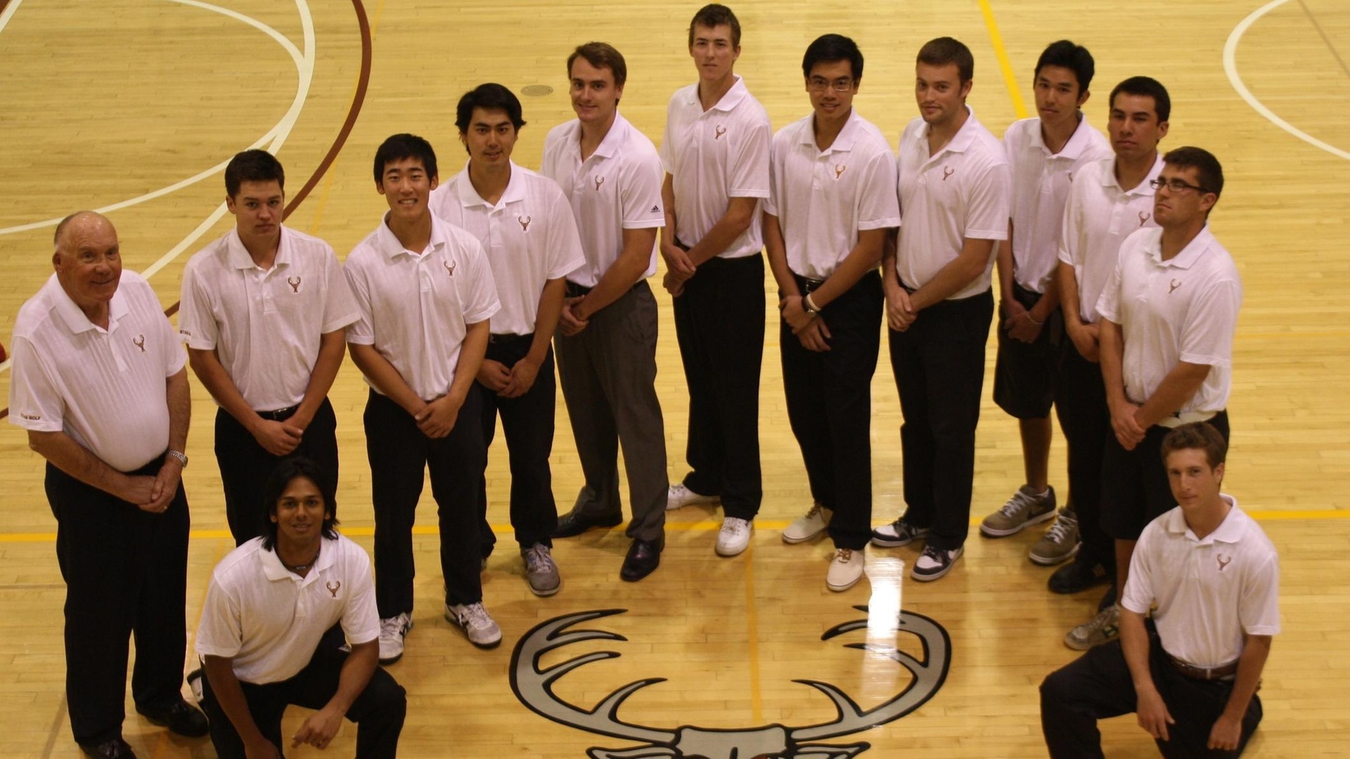 Tain Lee (third from left) and the 2011 CMS men's golf team