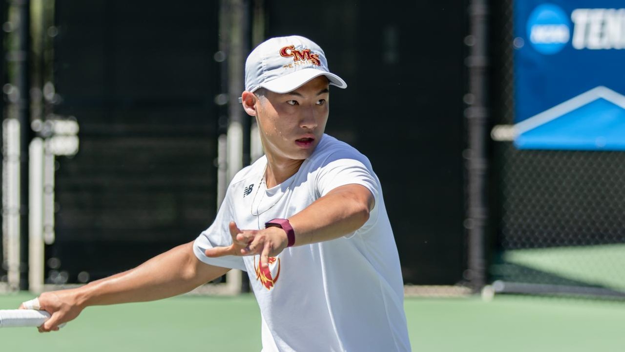 Christopher Li was 25-6 in singles, including a win in the NCAA quarters