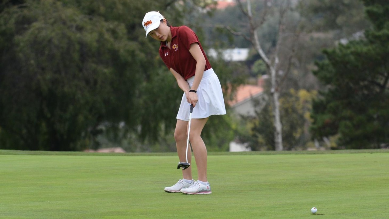 Mira Yoo putts on the 9th hole of SCIAC Tournament No. 1 