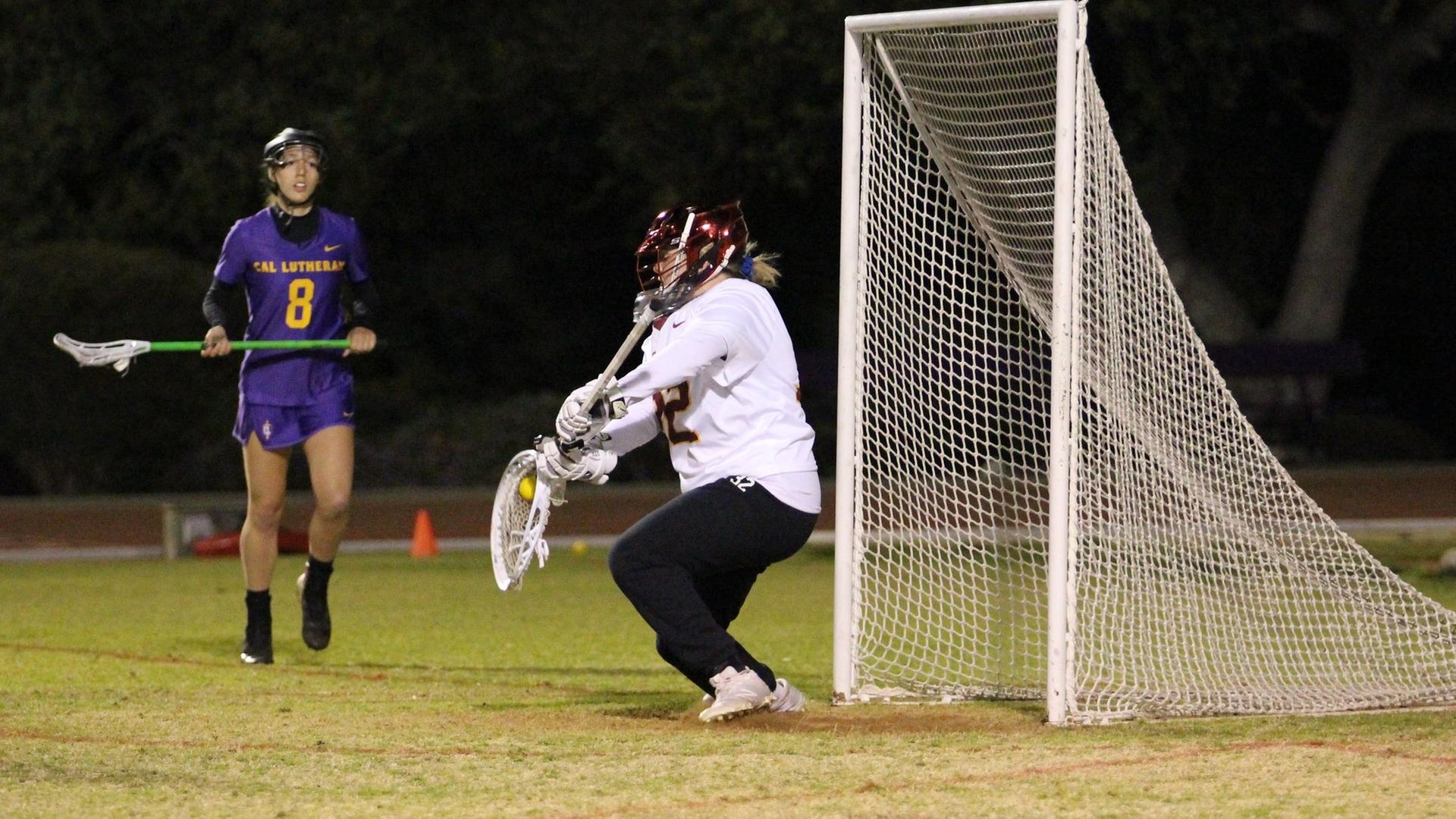 Holly Shankle preserves the shutout with a second half save (photo by Eva Fernandez)