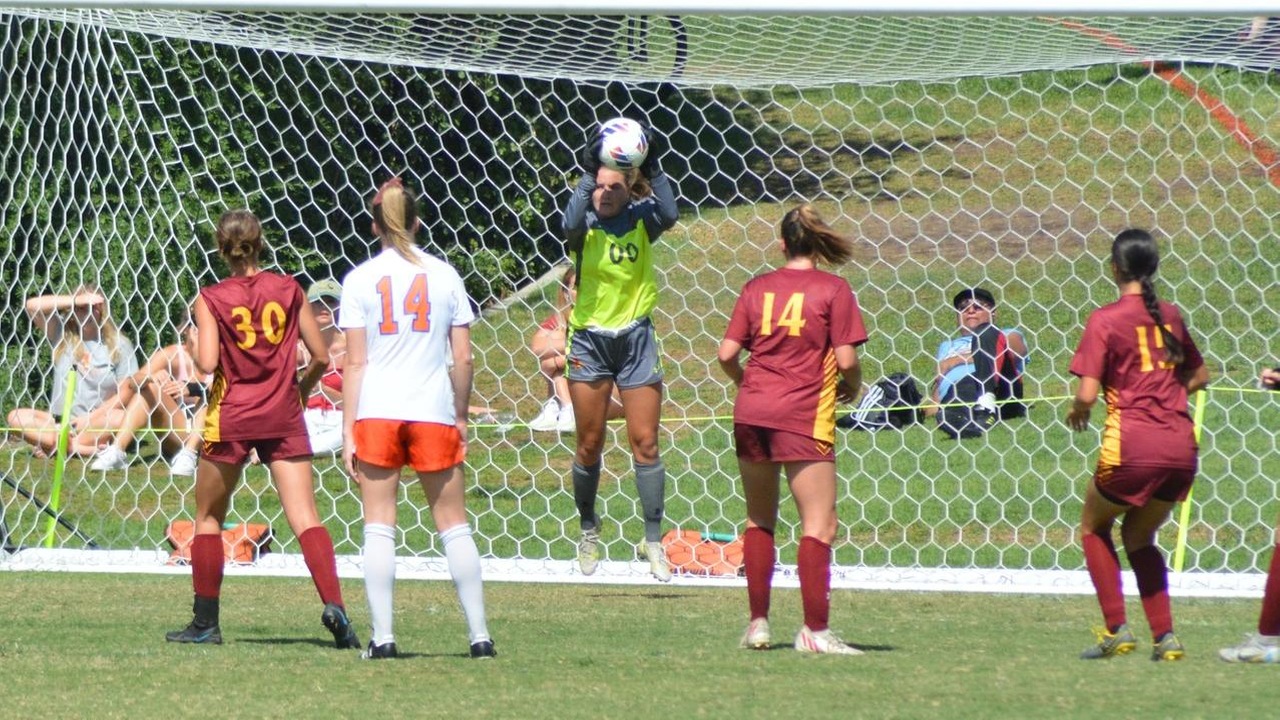 Sadie Brown had nine saves to get the shutout for CMS (photo by Keilee Bessho)