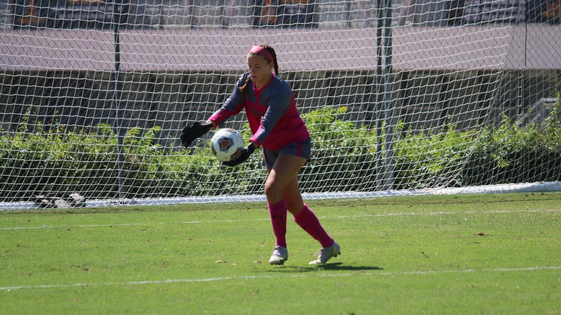 Sadie Brown had 6 saves for her third straight shutout (photo by Stella Cheng)