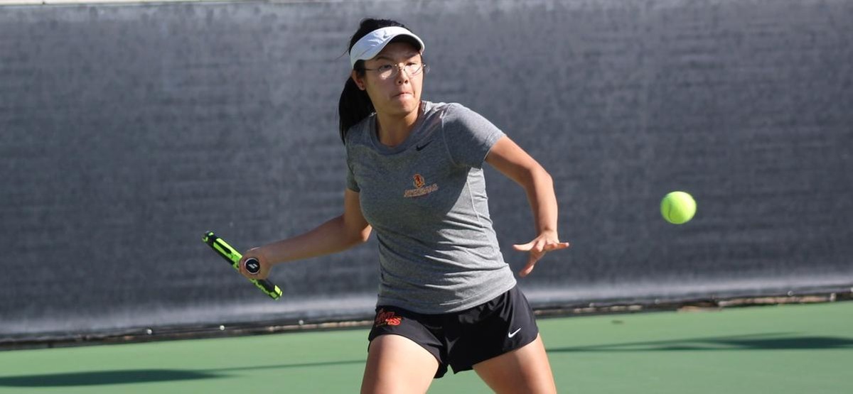 First-year Justine Leong dropped only one game over two matches to advance to the ITA Quarterfinals