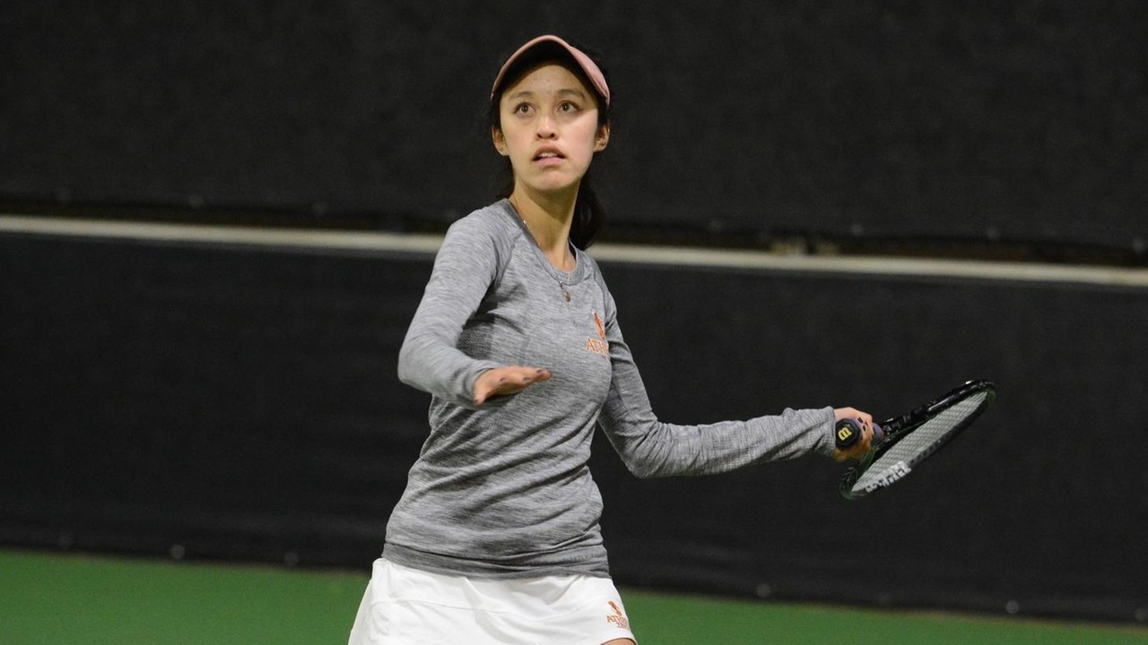 Lauren Yamagami prepares to hit a forehand