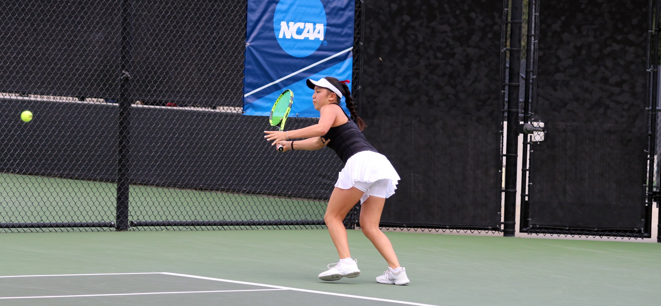 Sydney Lee won 6-0, 6-0 in singles and 8-3 in doubles as the Athenas opened NCAA play with a 5-0 win