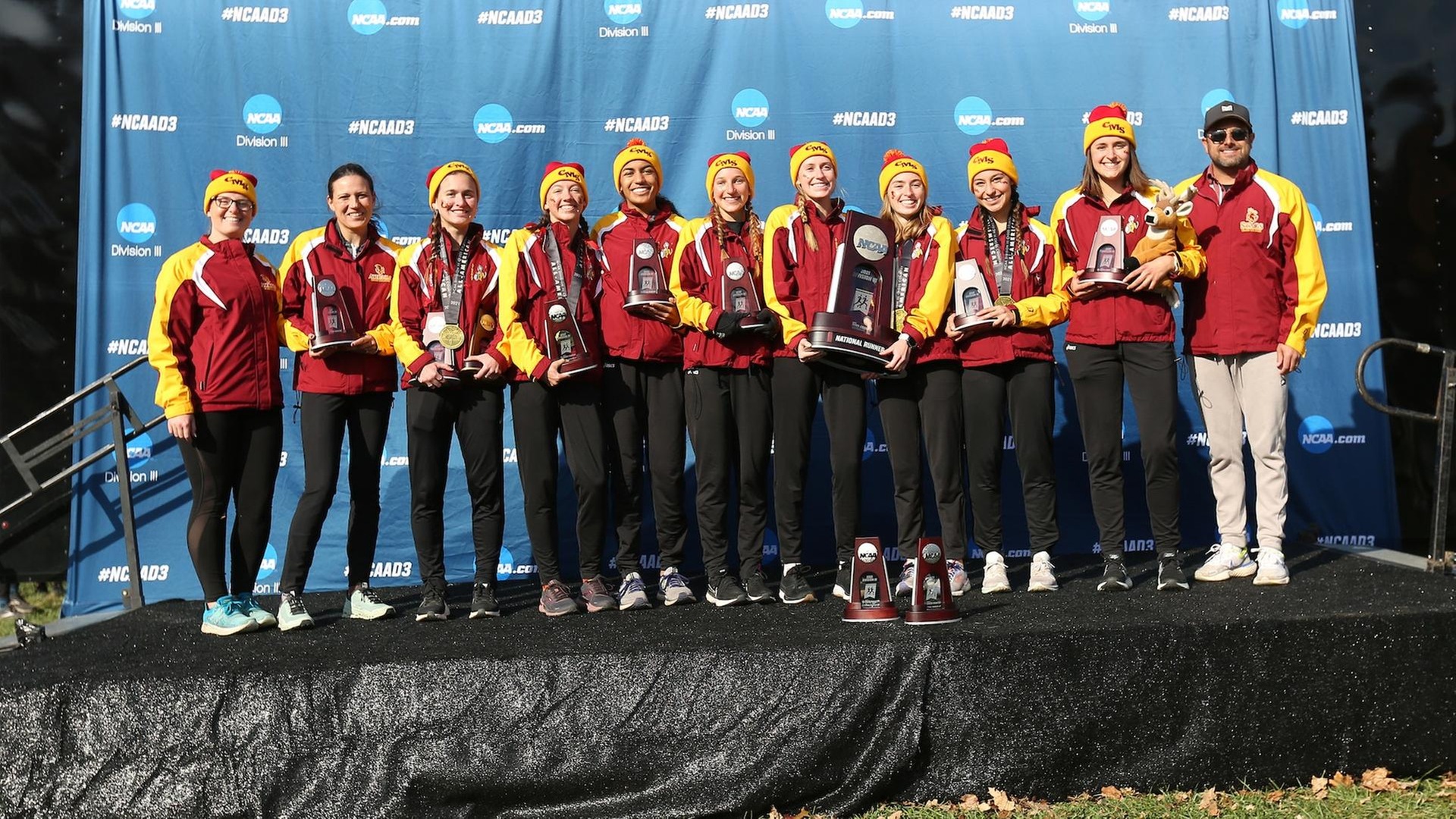 CMS with the NCAA runner-up trophy (Larry Radloff/D3photography)